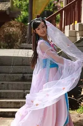 穿越时空的奇幻之旅：灵格格如何挑战命运和爱情的纠缠