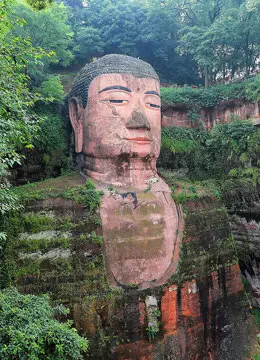 乐山大佛：千年巍峨，俯瞰人间沧桑的东方巨佛，祈福求愿的神秘力量